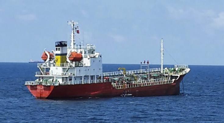 Οκτώ Έλληνες ναυτικοί συνελήφθησαν για λαθρεμπόριο πετρελαίου